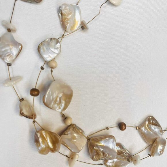 Vintage Mother-of-Pearl Layered Necklace — 39–44 cm Adjustable - Picture 6 of 8